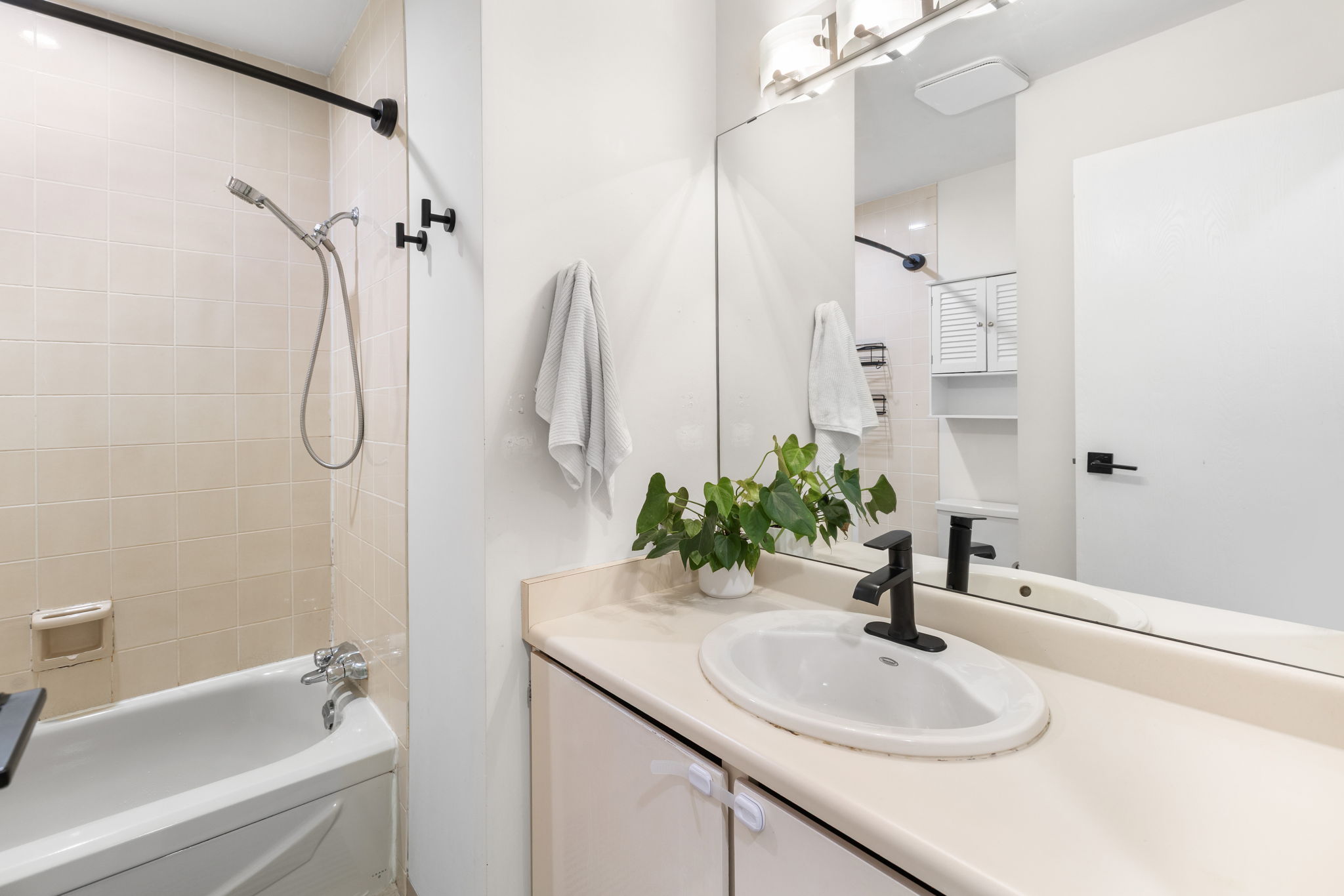 #408 – 1363 Clyde Avenue